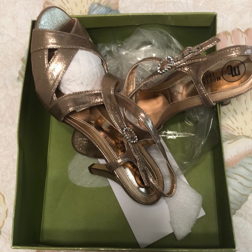 Sandals - Picture 2 of 2